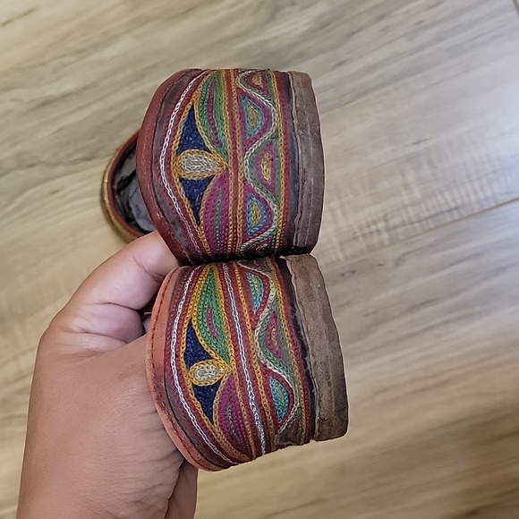 Punjabi jutti flats from India dark red embroidered leather pointy mule - US 8.5 - Picture 5 of 6